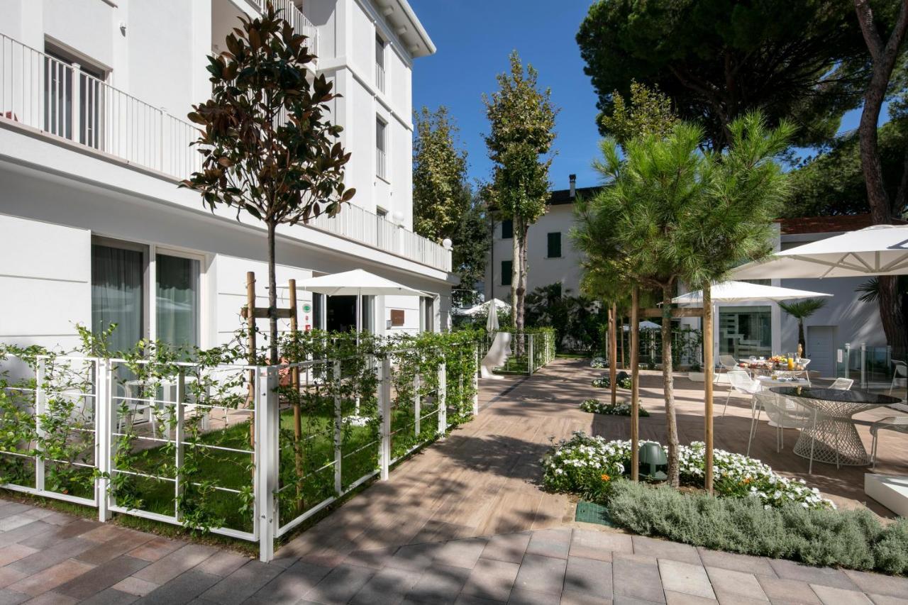 Aparthotel Elegance Riccione Exterior foto