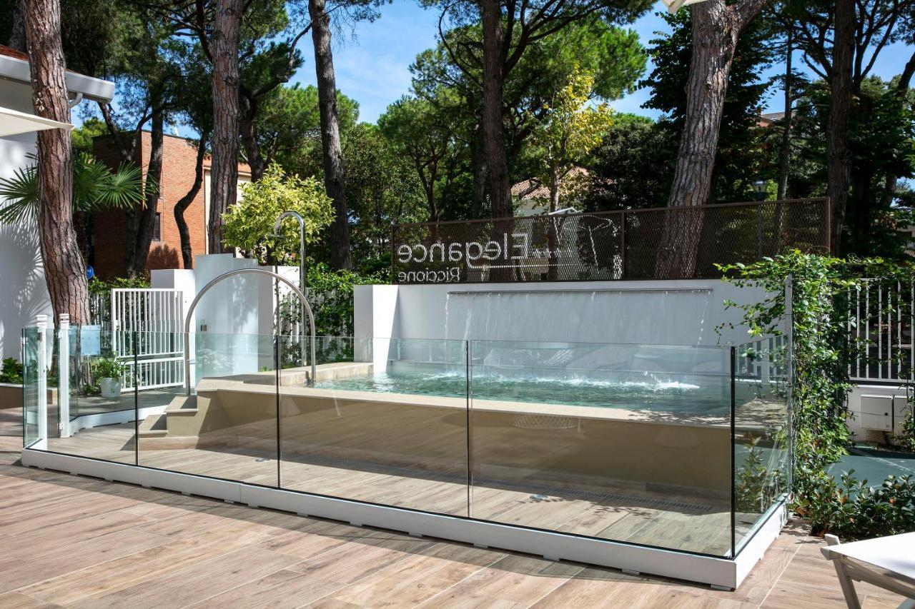 Aparthotel Elegance Riccione Exterior foto