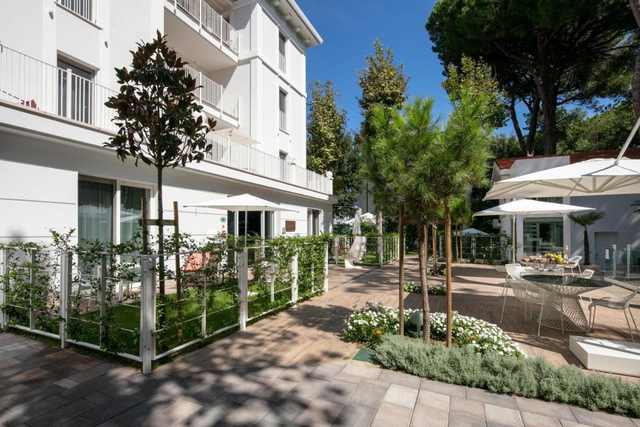 Aparthotel Elegance Riccione Exterior foto